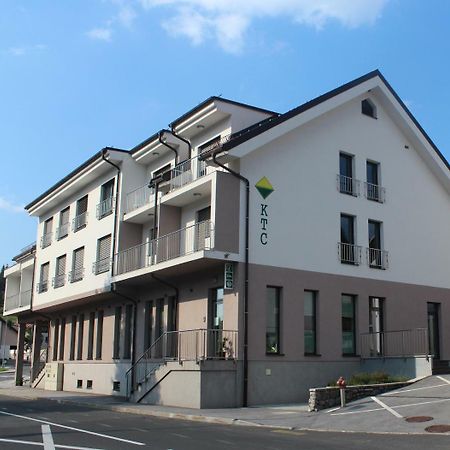Hotel Oskar Hrib-Loski Potok Екстериор снимка